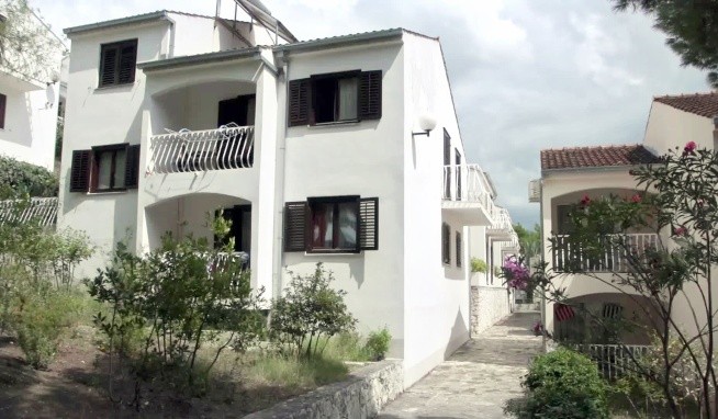 Lavica Beach Apartments recenze