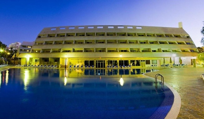 Las Piramides recenzie