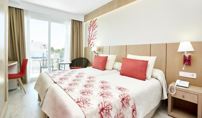 Universal Hotel Perla recenze