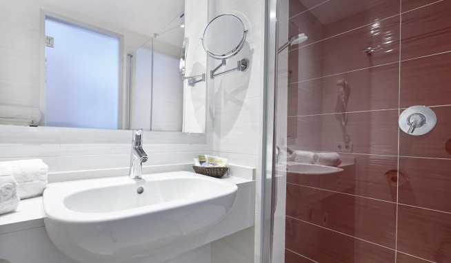 Universal Hotel Perla recenzie