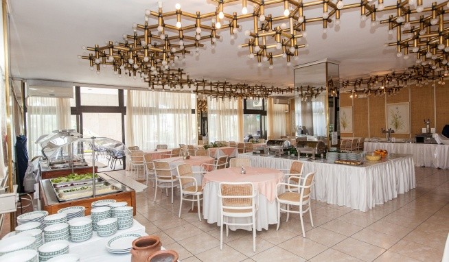 International recenze