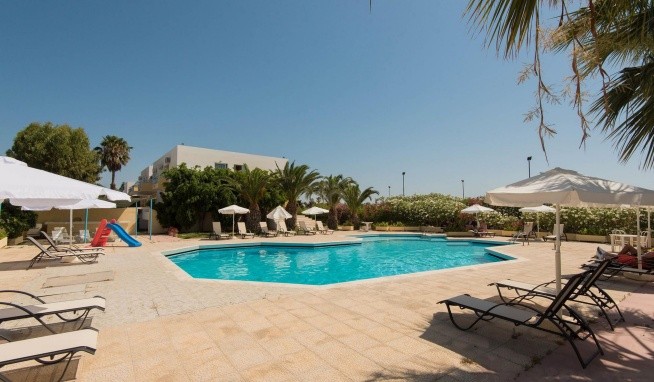 Leonidas Hotel & Studios recenzie