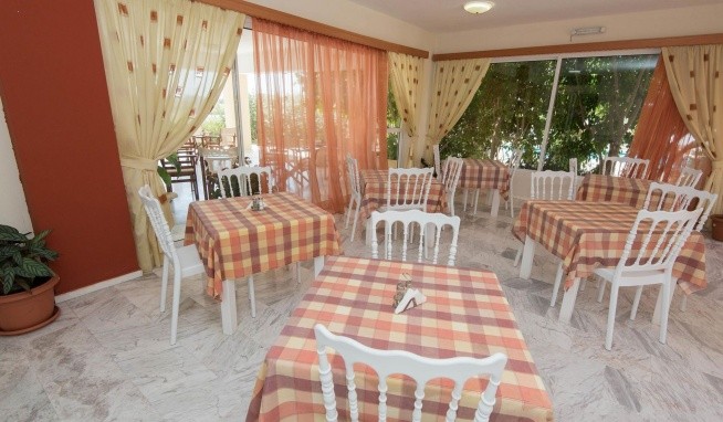 Leonidas Hotel & Studios recenze