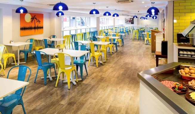 Custom House Excel recenzie