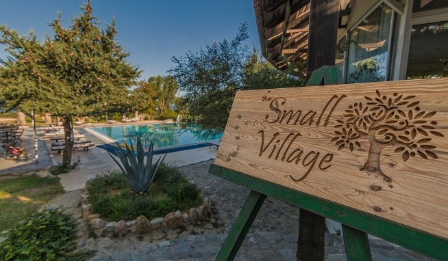 The Small Village recenze