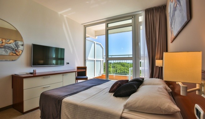 Arena Holiday recenzie