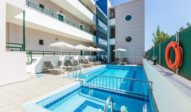 Manos Palace recenze