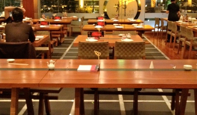 Two Seasons Hotel & Apartments recenze