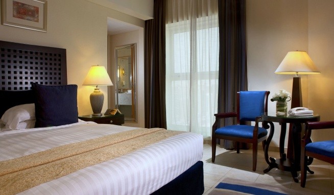 Beach Rotana Hotel & Tower recenze
