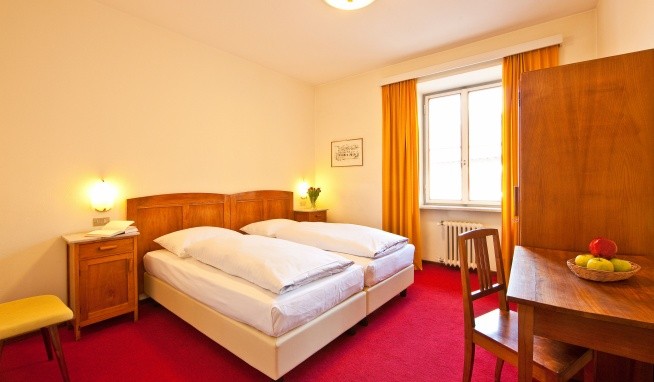 Elefant (Auer) recenze