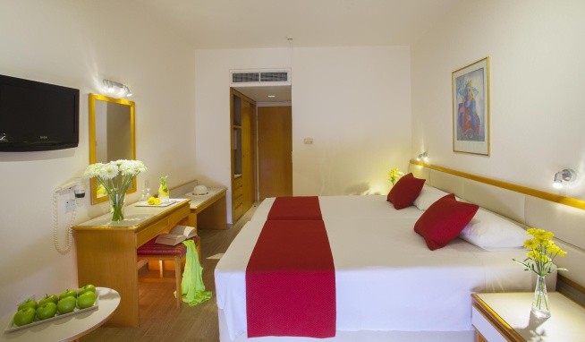 Queens Bay Paphos recenze