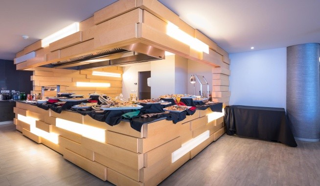 The Views Monumental recenze