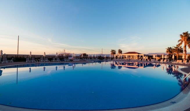 Almyros Beach Resort & Spa értékelés