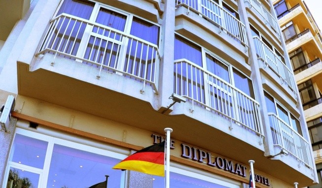 The Diplomat recenze