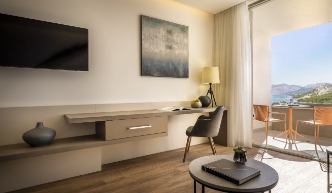 Aminess Laurel Khalani recenze