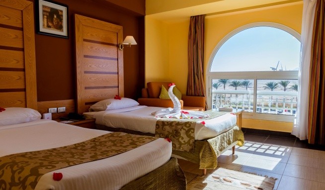 Golden Beach Resort (ex. The Movie Gate) recenze