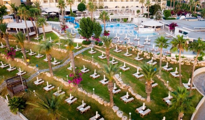 The Golden Coast Beach recenzie