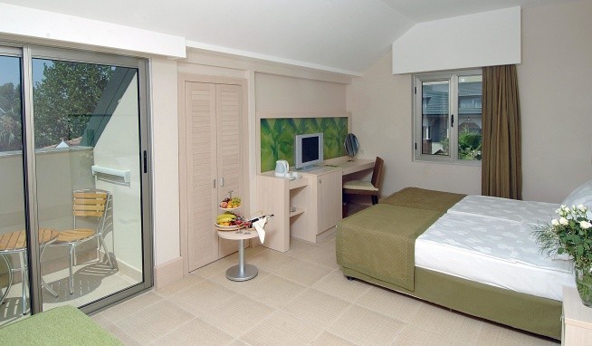 Iron Ambassador Plaza recenzie