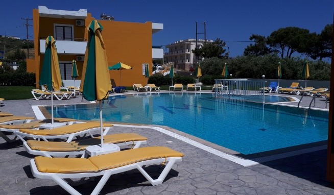 Studia Manolis recenze