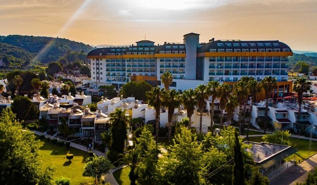 Throne Beach Resort & Spa opinie