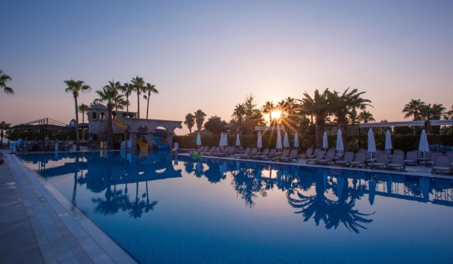 Thalia Unique Beach Resort Hotel recenzie