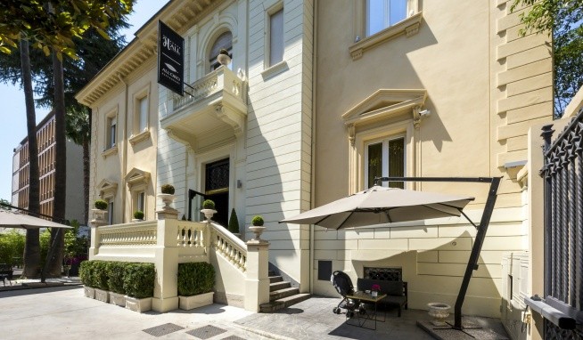 The H'All Tailor Suite recenzie