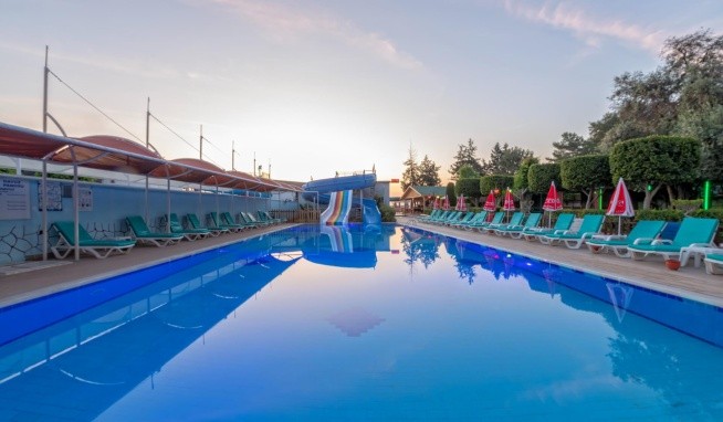Lims Bona Dea Beach recenze
