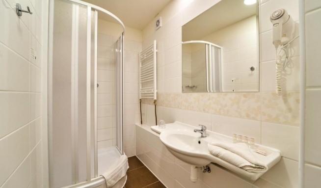 Charles Central értékelés