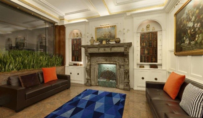 Night Hotel Broadway recenzie