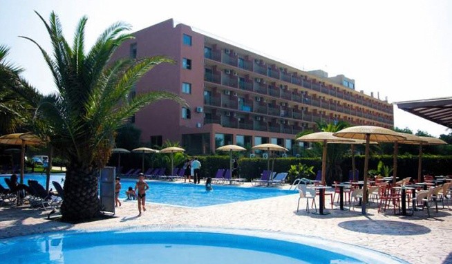 Ninos Grand Beach Resort recenze
