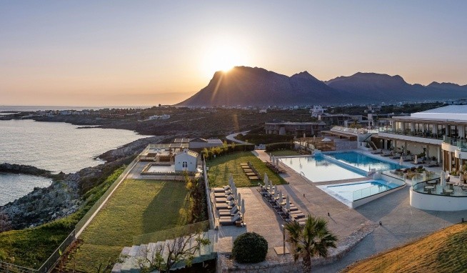 Isla Brown Chania Curio Collection by Hilton recenzie