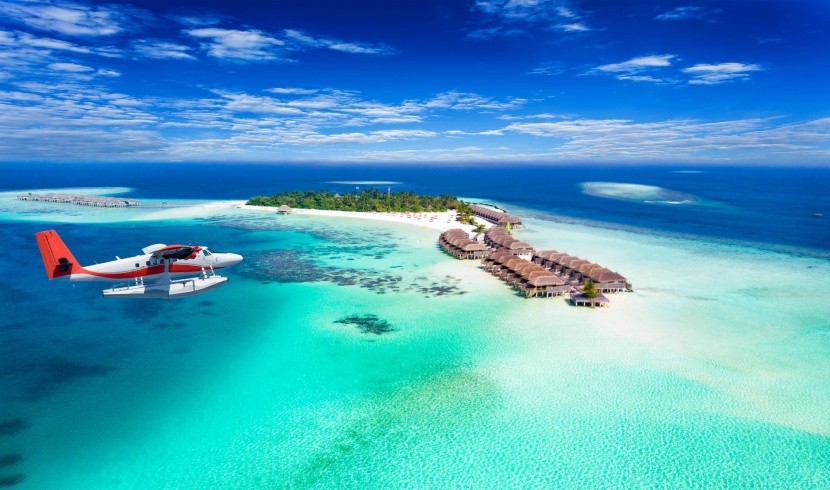 Maldív-szigetek luxus bungalók azúrkék tenger