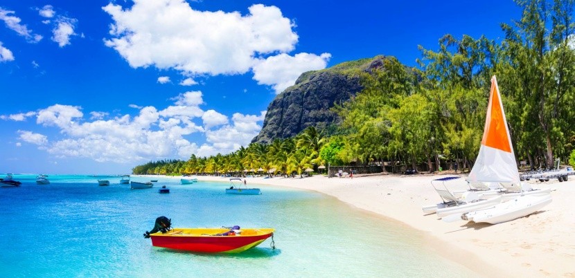 Mauritius fehérhomokos strand tenger hajó