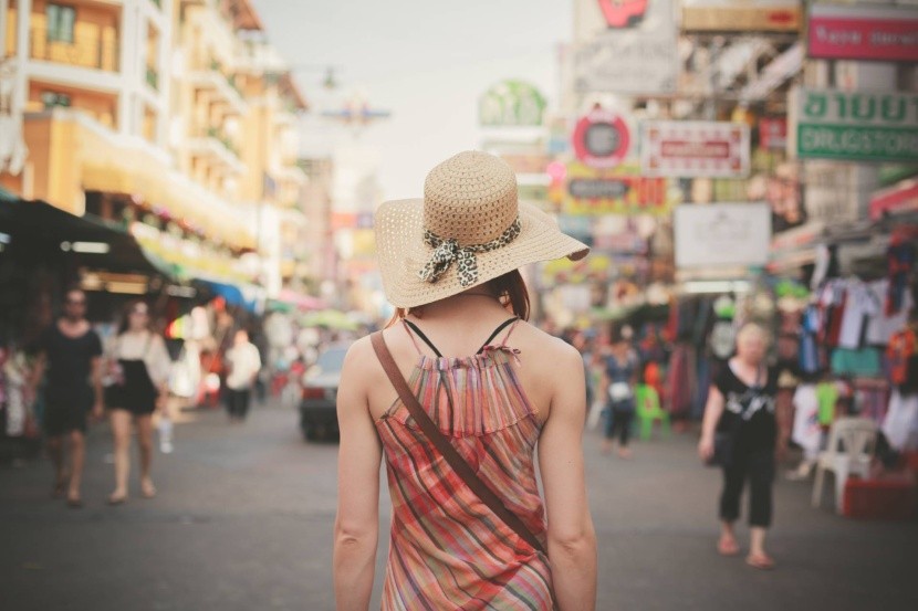 Turistka v ulicích Bangkoku