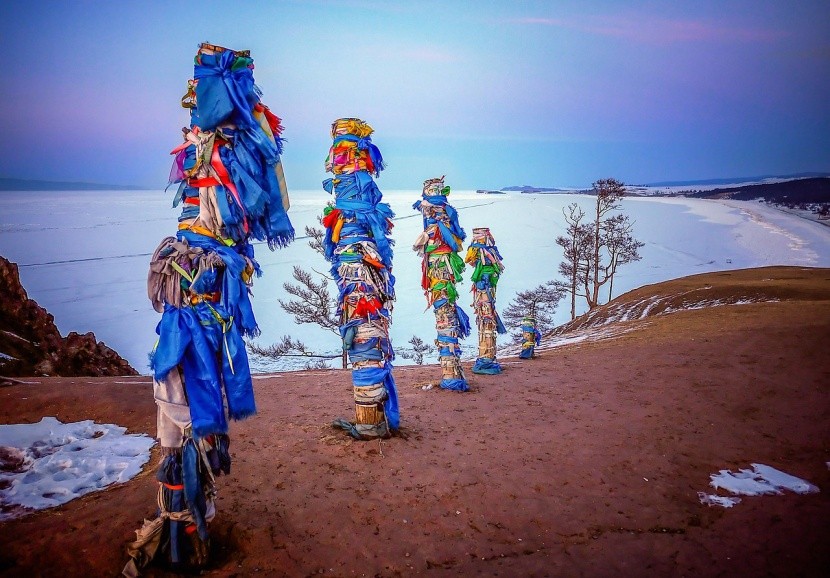 Šamanské totemy u jezera Bajkal