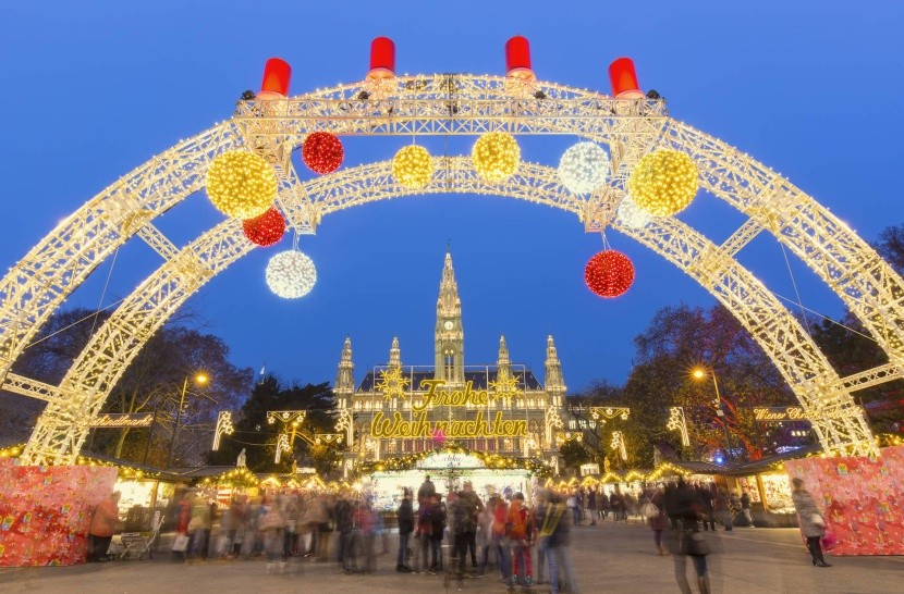Ausztria Bécs adventi vásár karácsonyi fények