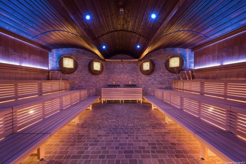 Jedna ze saun v Therme Laa