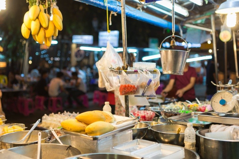 Pouliční kuchyně v Thajsku