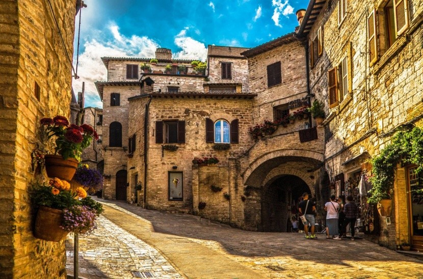 Historická ulička v Assisi