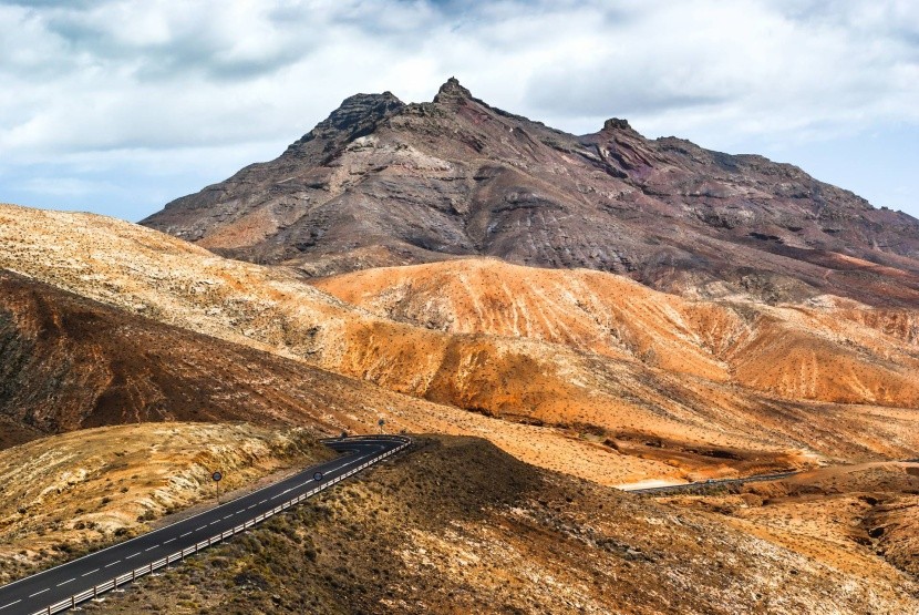 Sopečná krajina na ostrove Fuerteventura