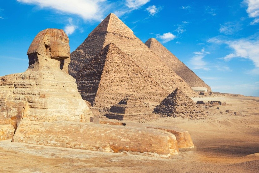 Pyramidy a sfinga
