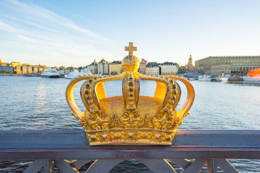 Zlatá koruna na mostě Skeppsholmssbron