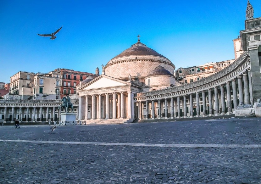 Piazza del Plebiscito, Nápoly