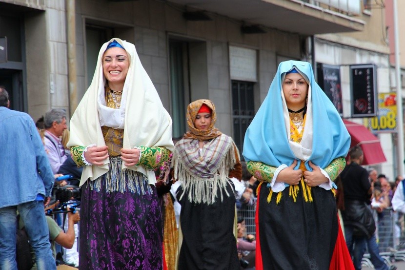 Tradiční historické oblečení, Iglesias