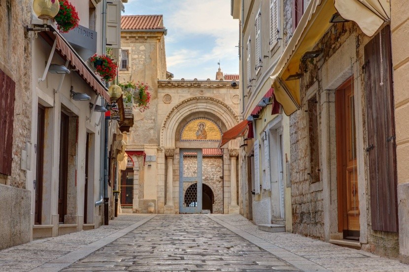 Vstupný portál do baziliky