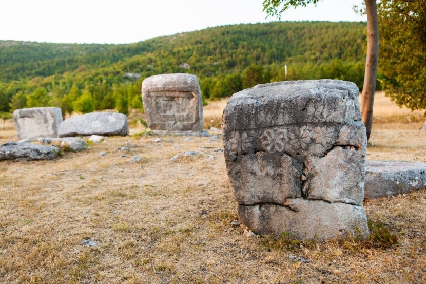 Stećci – středověké náhrobní kameny