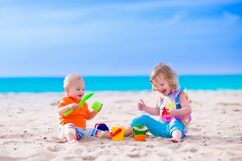 Děti milují písečné pláže