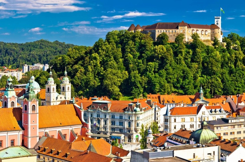 Ljubljana látképe a várral