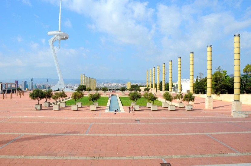 Olympijský stadion a Torre de Calatrava