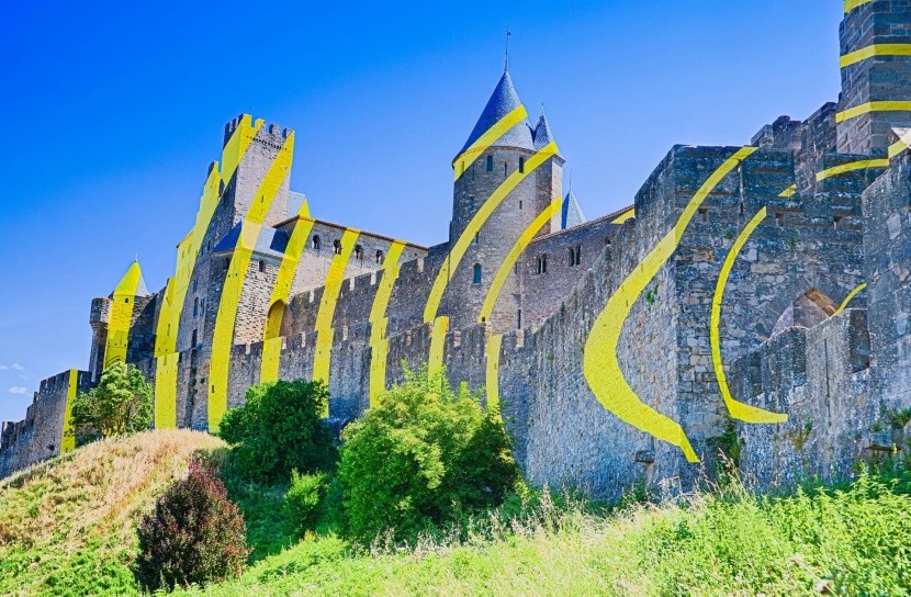 Umelecká inštalácia v Carcassonne